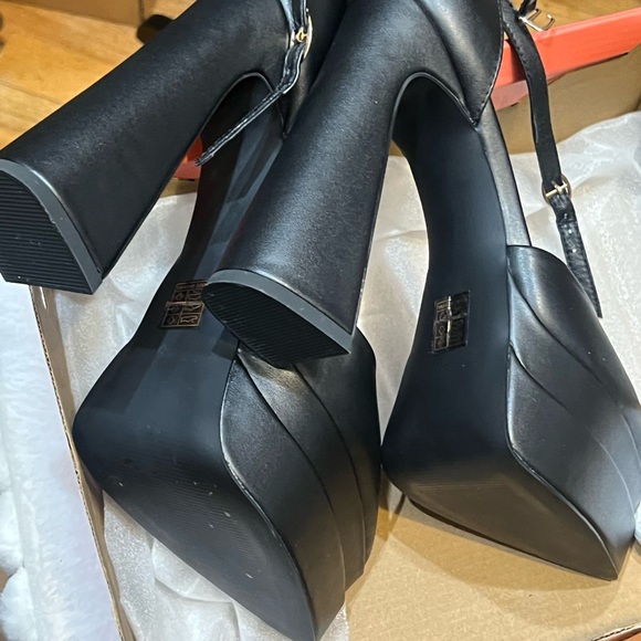 SHEIN Black Platform Sandals - Picture 5 of 6